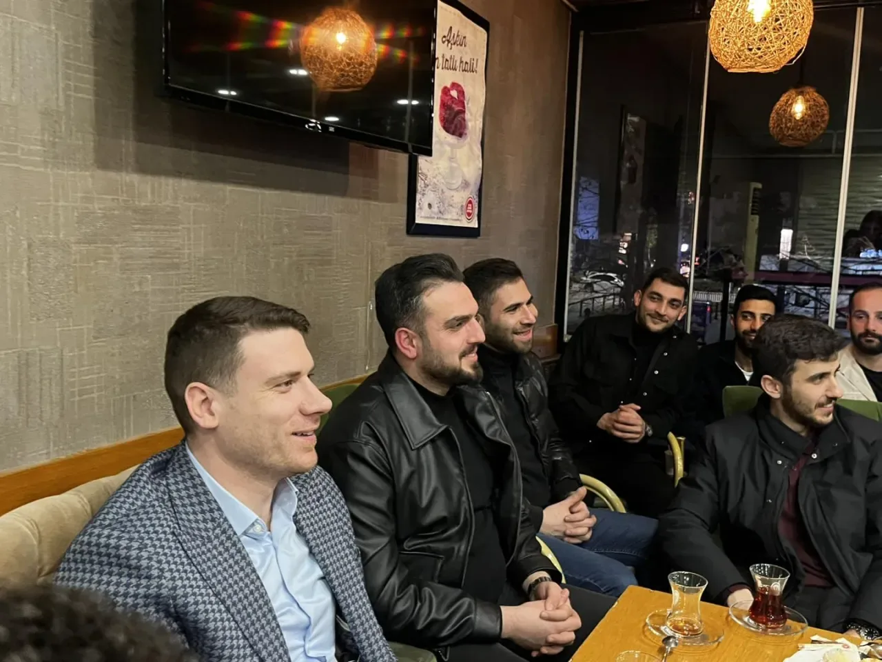 AK Parti Gençlik Kolları Gölcük'te "Mahallede Genciz" Programıyla Halkla Buluştu AK Parti Gençlik Kolları Gölcük'te "Mahallede Genciz" Programıyla Halkla Buluştu