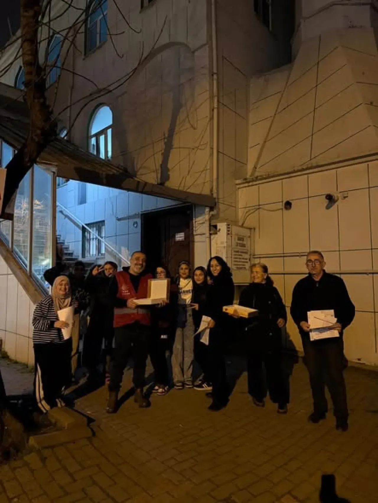 CHP Avcılar'da Ramazan Coşkusu: Cami Cami Dolaşıp Vatandaşlarla Buluştu CHP Avcılar'da Ramazan Coşkusu: Cami Cami Dolaşıp Vatandaşlarla Buluştu