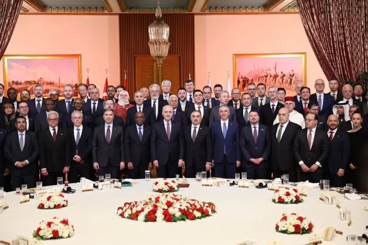 Türk Diplomasisi TBMM'de Buluştu: Büyükelçiler İftarda Bir Araya Geldi Türk Diplomasisi TBMM'de Buluştu: Büyükelçiler İftarda Bir Araya Geldi