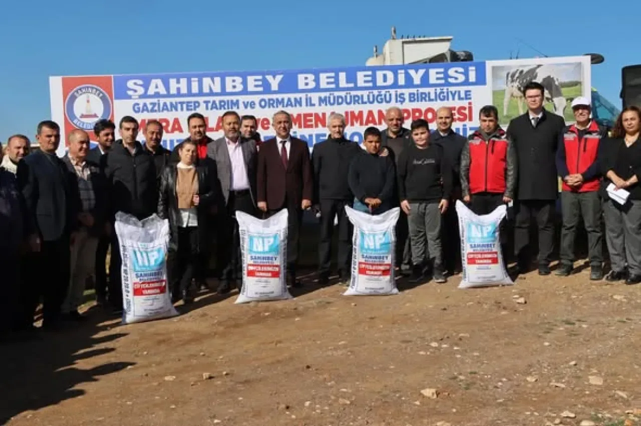 Gaziantep'te Mera Islah Projesi Kapsamında Gübreleme Töreni Düzenlendi Gaziantep'te Mera Islah Projesi Kapsamında Gübreleme Töreni Düzenlendi