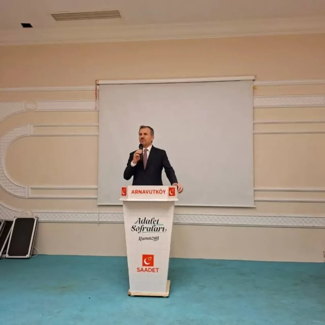 Saadet Partisi Arnavutköy'de "Adalet Sofraları" Konseptiyle İftarını Gerçekleştirdi Saadet Partisi Arnavutköy'de "Adalet Sofraları" Konseptiyle İftarını Gerçekleştirdi