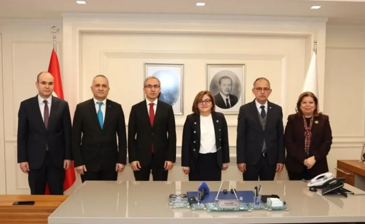 Gaziantep'te Teori Pratikle Buluşuyor: Bin Öğrenciye Mesleki Deneyim Kapısı Açıldı Gaziantep'te Teori Pratikle Buluşuyor: Bin Öğrenciye Mesleki Deneyim Kapısı Açıldı