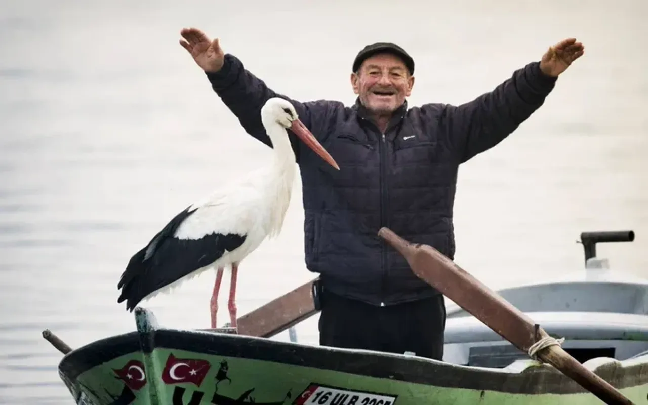 Balıkçı Adem Yılmaz'ın 14 Yıllık Dostu Yaren Leyleği Geri Dönüyor Mu? Balıkçı Adem Yılmaz'ın 14 Yıllık Dostu Yaren Leyleği Geri Dönüyor Mu?