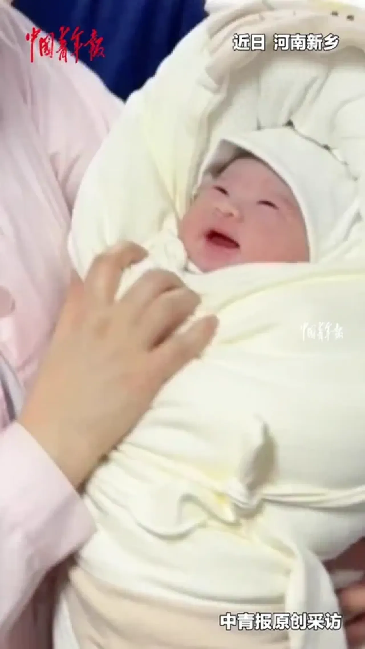 Yenidoğan Bebek İlk Gülüşüyle Dünyayı Selamlıyor Yenidoğan Bebek İlk Gülüşüyle Dünyayı Selamlıyor
