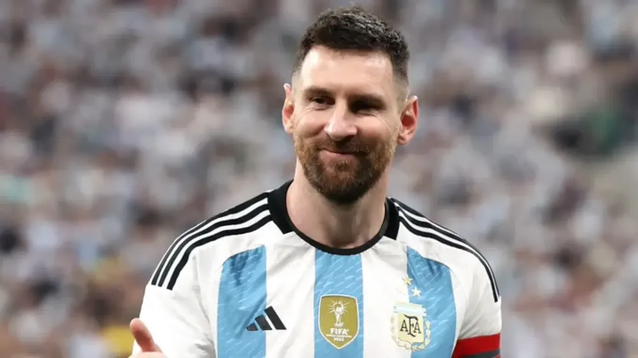 Messi'nin Şaşırtan İtirafı: "İspanya Beni Milli Takıma İkna Etmeye Çalıştı" Messi'nin Şaşırtan İtirafı: "İspanya Beni Milli Takıma İkna Etmeye Çalıştı"