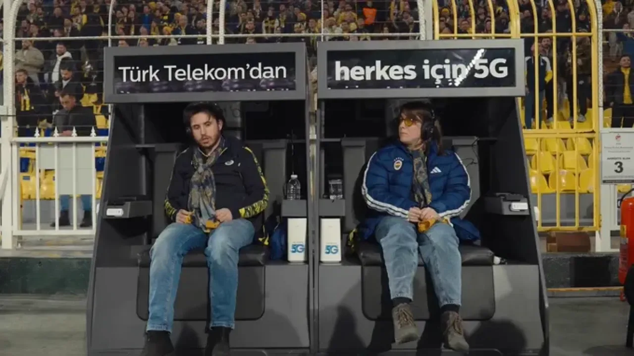 Fenerbahçe'de Tarihi An: Görme Engelli Taraftarlar 5G Teknoloji ile Maçı Hissetti! Fenerbahçe'de Tarihi An: Görme Engelli Taraftarlar 5G Teknoloji ile Maçı Hissetti!