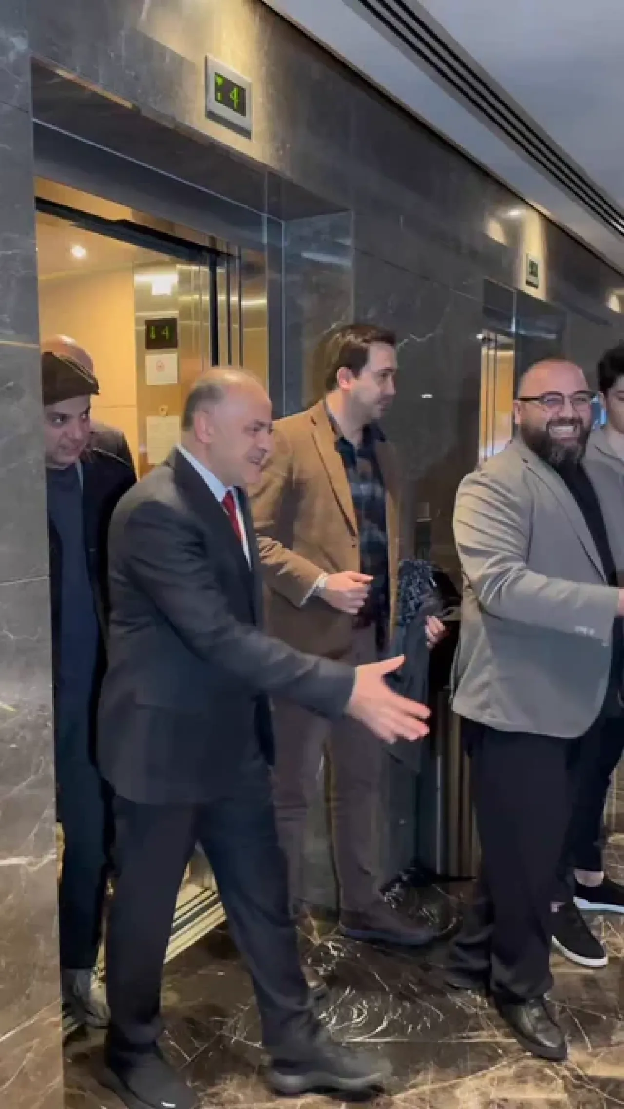 Ulaştırma ve Altyapı Bakan Yardımcısı Dr. Ömer Fatih Sayan, SDN İftar Davetine Katıldı Ulaştırma ve Altyapı Bakan Yardımcısı Dr. Ömer Fatih Sayan, SDN İftar Davetine Katıldı