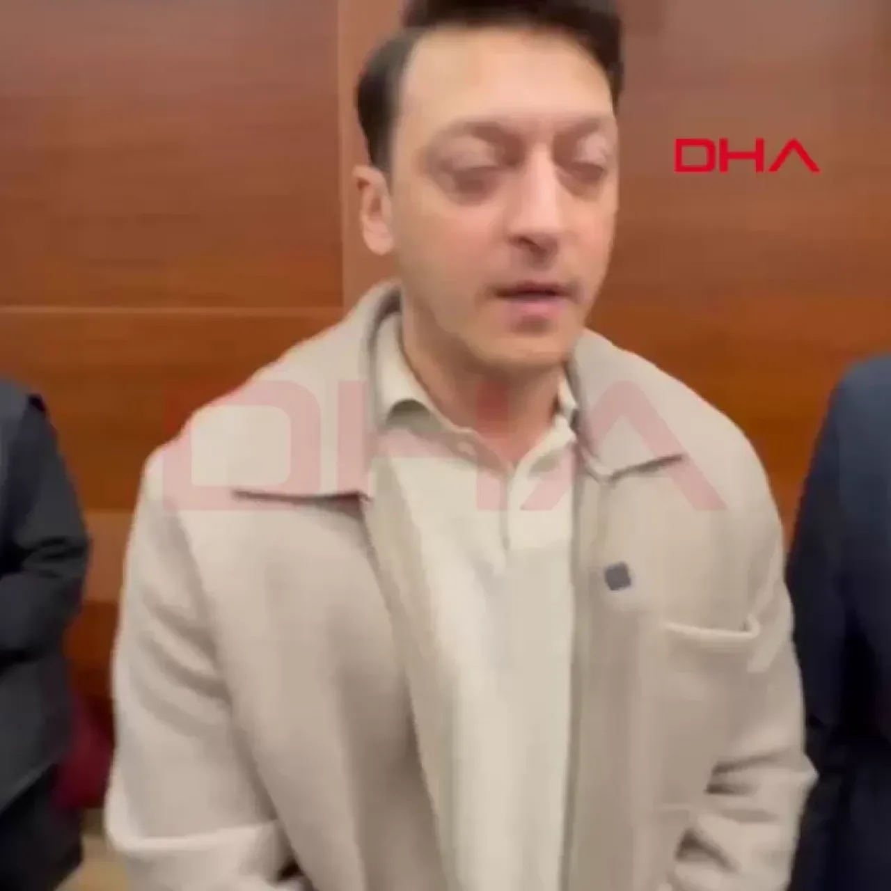 Mesut Özil'den Galatasaray'a Avrupa Ligi Yarı Finali İçin Net Yorum: "Kendine Güvendikleri Sürece..." Mesut Özil'den Galatasaray'a Avrupa Ligi Yarı Finali İçin Net Yorum: "Kendine Güvendikleri Sürece..."