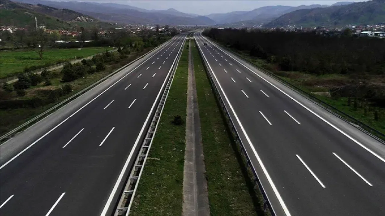 Kara Yollarında Akıllı Dönüşüm: Güvenlik ve Teknoloji Hamlesi Kara Yollarında Akıllı Dönüşüm: Güvenlik ve Teknoloji Hamlesi