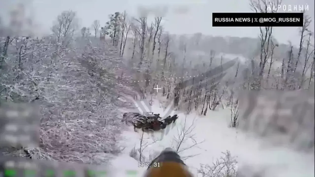 Rus Ordusu Sumi Hattında FPV Dron Saldırılarıyla Ukrayna Mevzilerini Vurdu Rus Ordusu Sumi Hattında FPV Dron Saldırılarıyla Ukrayna Mevzilerini Vurdu