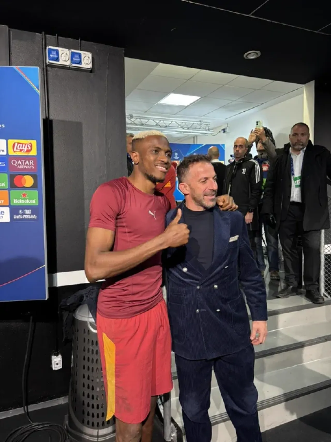 Victor Osimhen ve Del Piero'dan Sürpriz Buluşma: Futbol Dünyasını Saran Dostluk Victor Osimhen ve Del Piero'dan Sürpriz Buluşma: Futbol Dünyasını Saran Dostluk