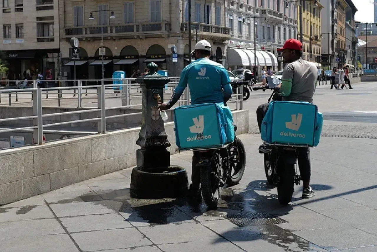 Milan Savcısı, Deliveroo'nun İtalya Operasyonuna El Koydu Milan Savcısı, Deliveroo'nun İtalya Operasyonuna El Koydu