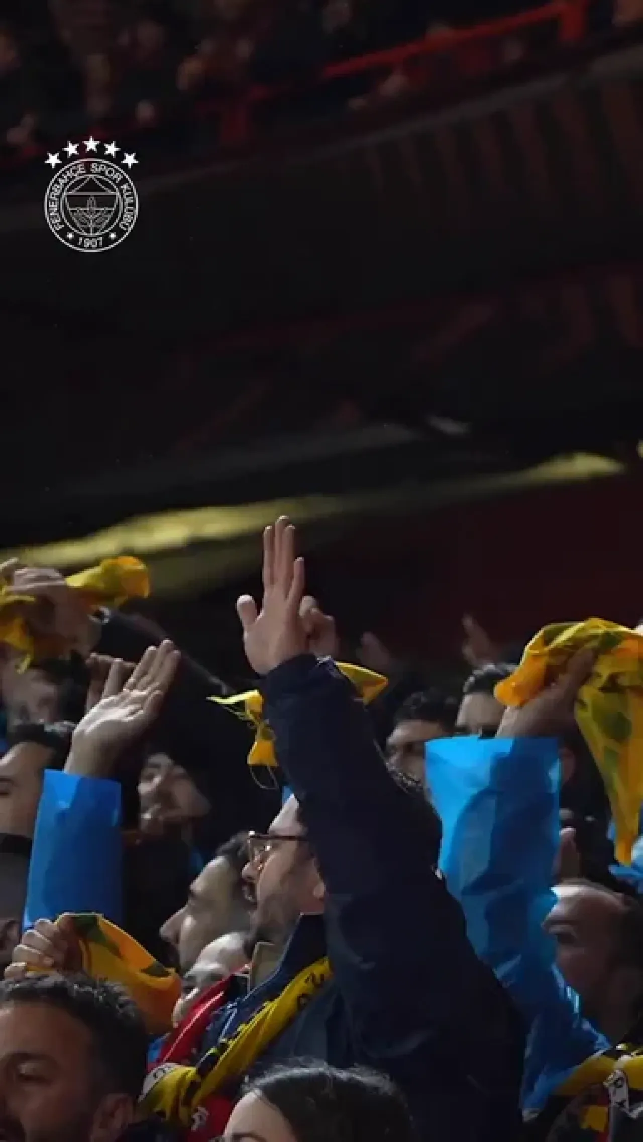Fenerbahçe Taraftarından Nottingham'da Tarihi Destek Fenerbahçe Taraftarından Nottingham'da Tarihi Destek