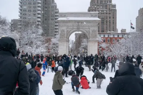Kar Topu Kavgası: New York Belediye Başkanı ile Polis Arasında Gerilim