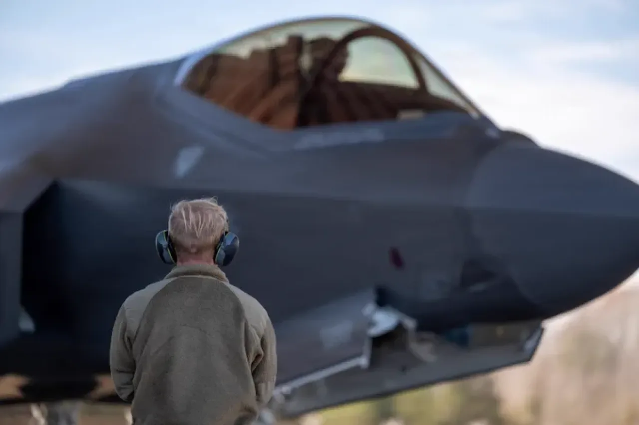 ABD'li Eski F-35 Pilotu, Çin Ordusunu Eğitmekle Suçlanarak Tutuklandı ABD'li Eski F-35 Pilotu, Çin Ordusunu Eğitmekle Suçlanarak Tutuklandı