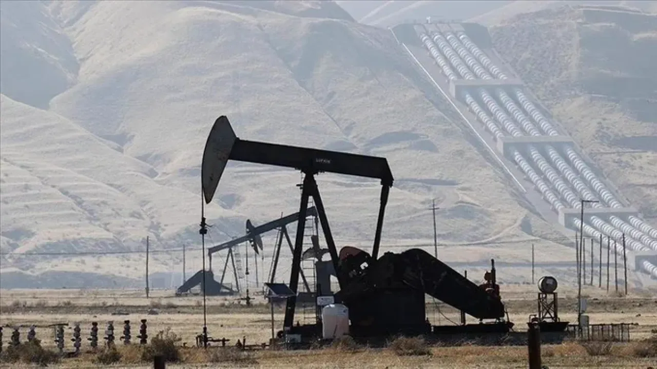 ABD'de Petrol Sondajı Düşüşe Geçti: Kule Sayısı 407'ye Geriledi ABD'de Petrol Sondajı Düşüşe Geçti: Kule Sayısı 407'ye Geriledi
