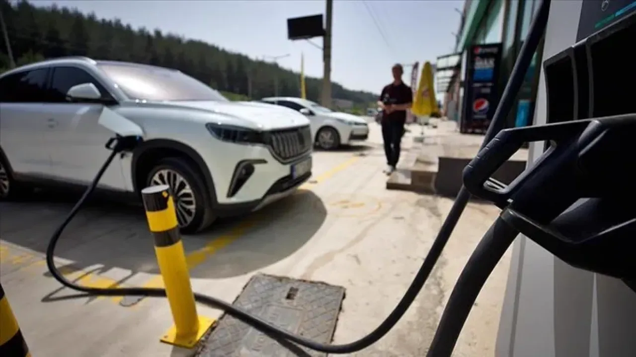 Türkiye'de Elektrikli Araç Şarj İstasyonu Sayısı Üçe Katlandı Türkiye'de Elektrikli Araç Şarj İstasyonu Sayısı Üçe Katlandı