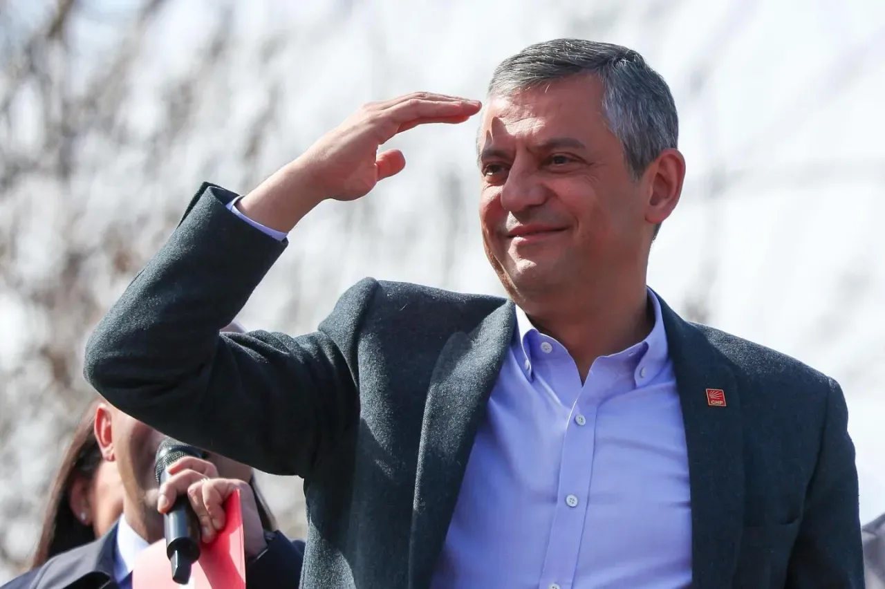 CHP Lideri Özgür Özel'den Tarihi Çağrı: "Karanlık Dağılıyor, Sabah Yakın" CHP Lideri Özgür Özel'den Tarihi Çağrı: "Karanlık Dağılıyor, Sabah Yakın"
