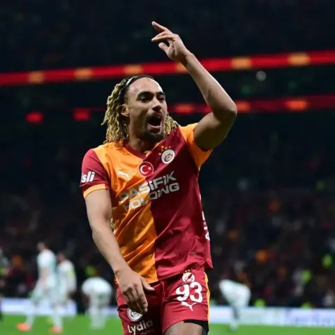 Sacha Boey Galatasaray'a Adanmışlık Sözü Verdi: "Kendimi Geliştirdim, Daha Başarılı Olacağım"