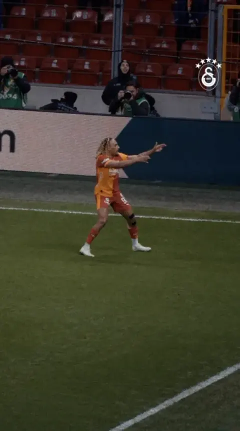 Galatasaray'ın Yıldızı Sacha Boey'den Muhteşem Gol!