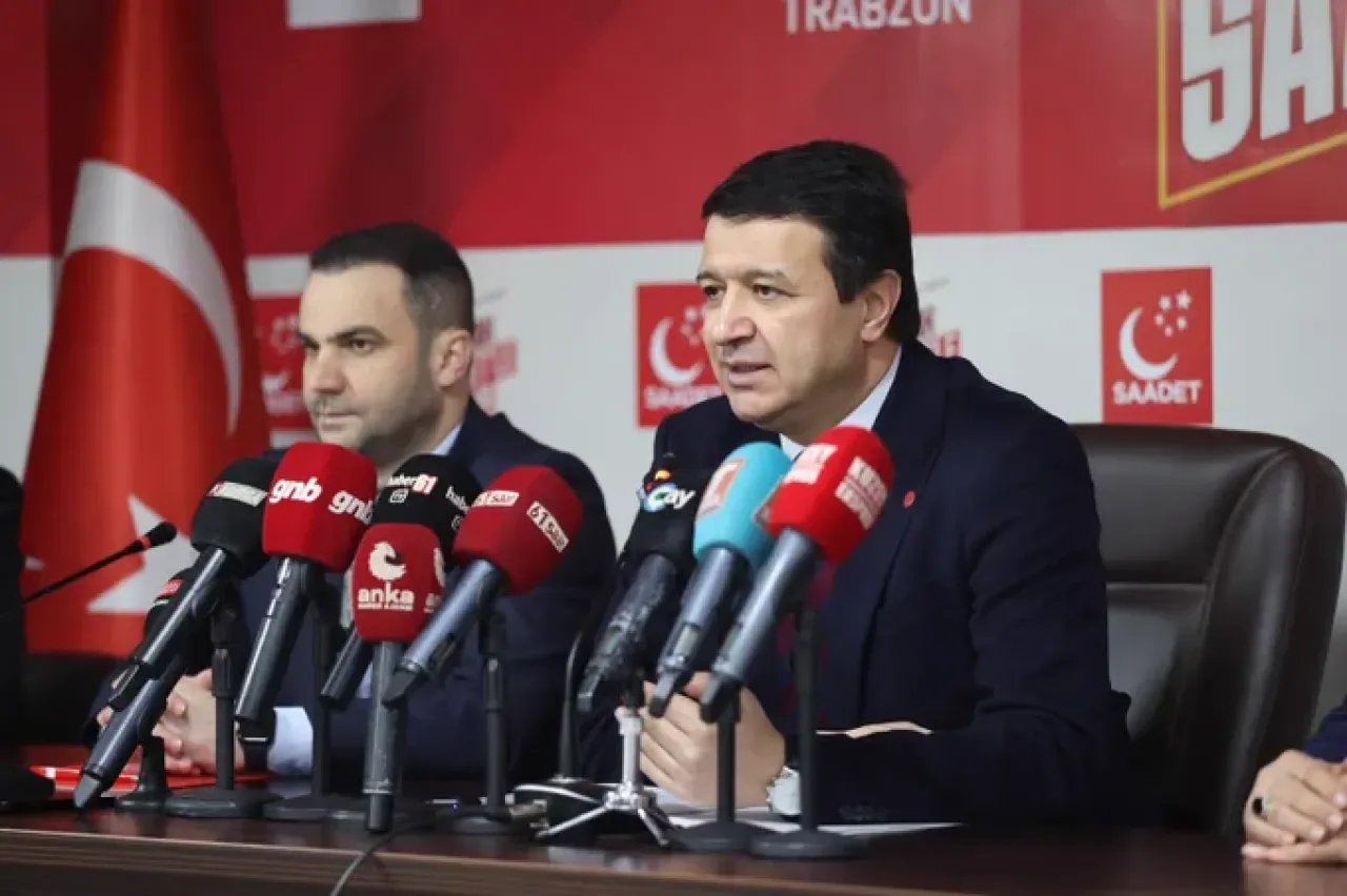 Mahmut Arıkan Trabzon'da Medya Buluşmasına Katıldı Mahmut Arıkan Trabzon'da Medya Buluşmasına Katıldı