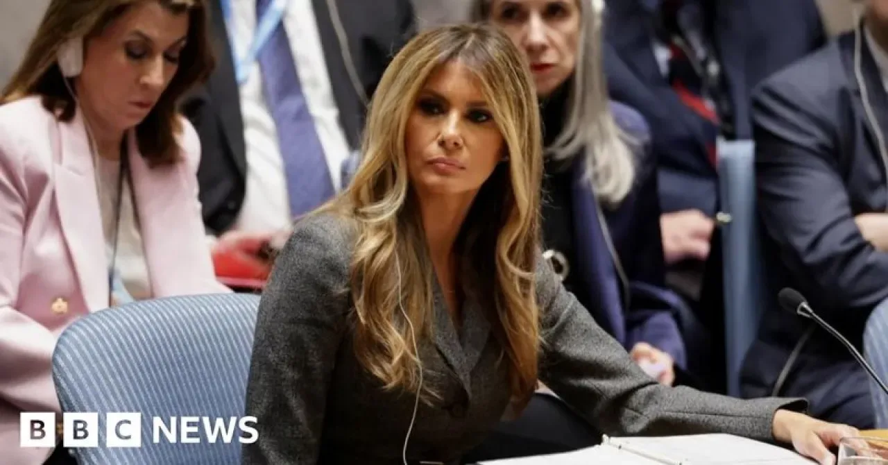 Melania Trump, BM Güvenlik Konseyi'nde Çocuklar İçin Sandalye Başkanlığı Yaptı Melania Trump, BM Güvenlik Konseyi'nde Çocuklar İçin Sandalye Başkanlığı Yaptı