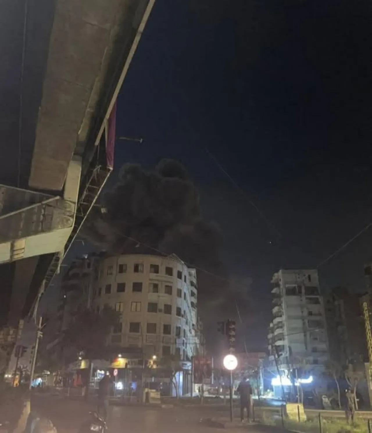 Beyrut'ta İsrail Saldırıları Devam Ediyor Beyrut'ta İsrail Saldırıları Devam Ediyor