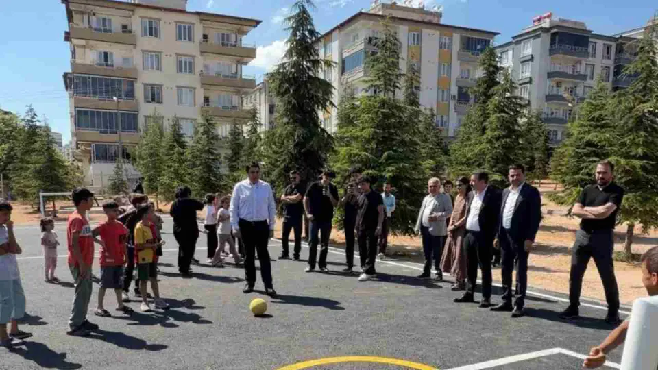 Şehitkamil Burak Mahallesi'nde Atıl Alan Modern Parka Dönüştü görseli