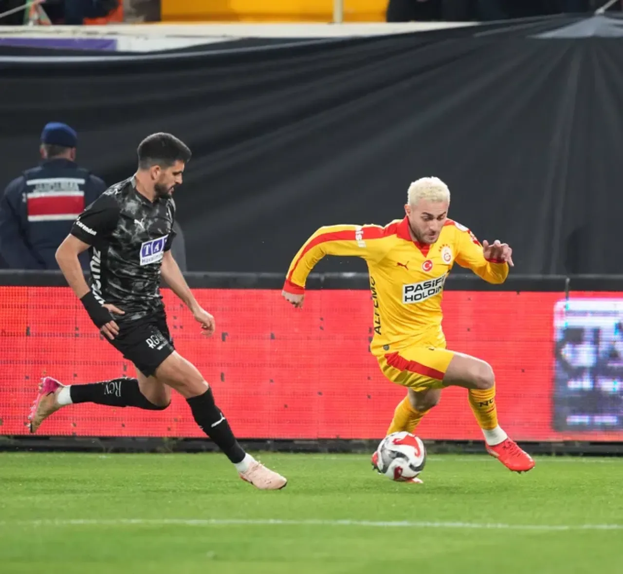 Barış Alper Yılmaz, Galatasaray'ın Yükselen Yıldızı: 1 Gol 1 Asistle Nefis Performans Barış Alper Yılmaz, Galatasaray'ın Yükselen Yıldızı: 1 Gol 1 Asistle Nefis Performans