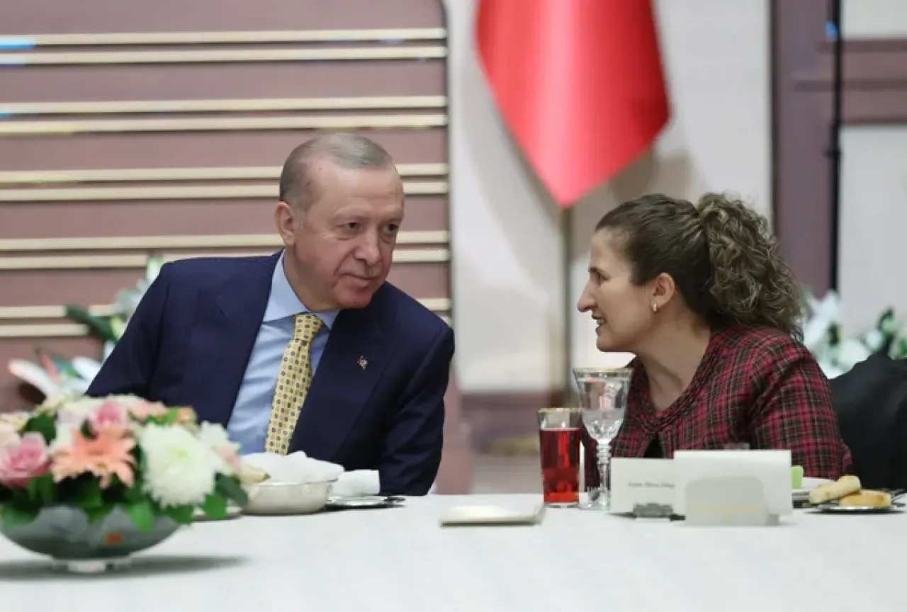 Cumhurbaşkanı Erdoğan'dan Esnaf ve Sanatkârlara İftar Teşekkürü Cumhurbaşkanı Erdoğan'dan Esnaf ve Sanatkârlara İftar Teşekkürü