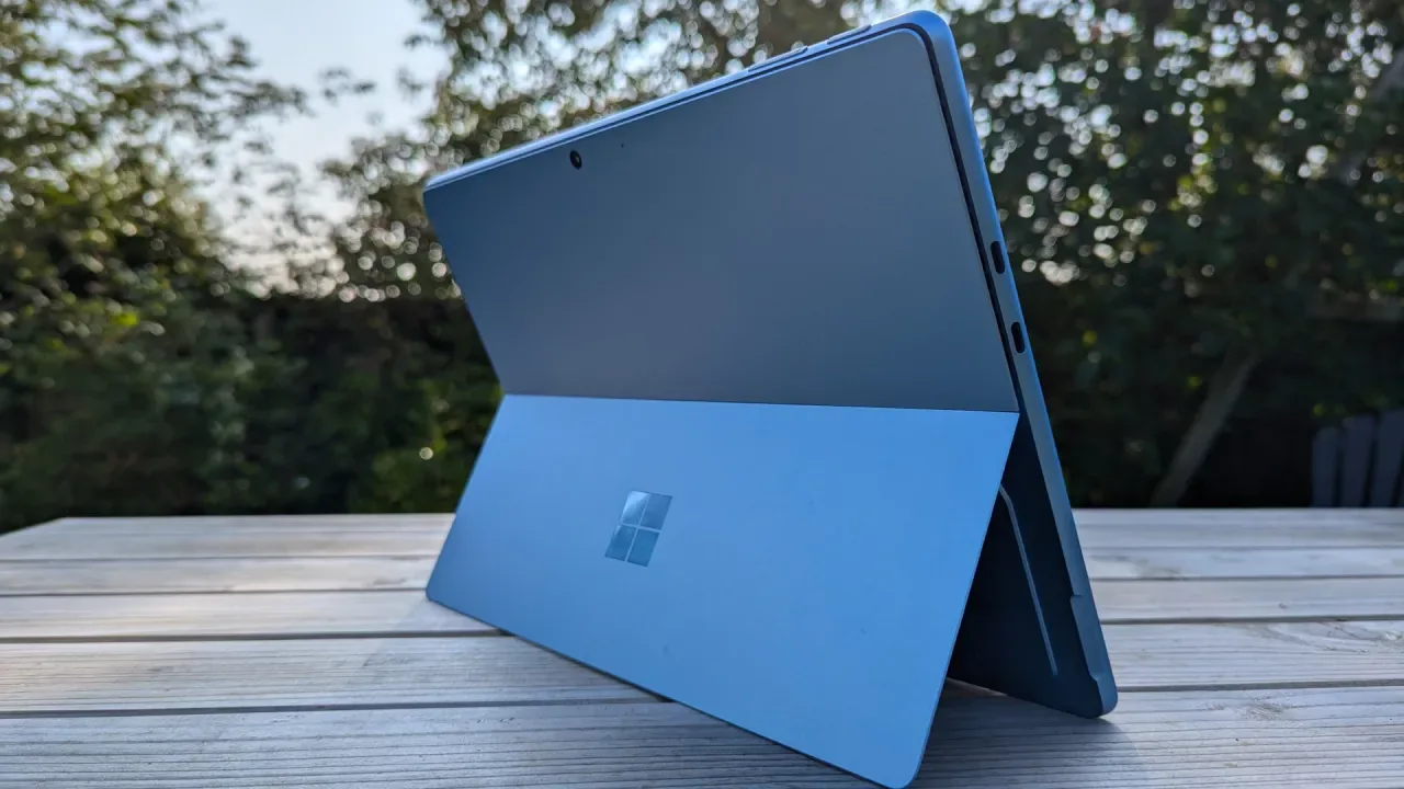 Microsoft'tan Yeni Bir Mobil Hamle: Surface Phone Efsanesi Gerçek Olabilir mi? Microsoft'tan Yeni Bir Mobil Hamle: Surface Phone Efsanesi Gerçek Olabilir mi?