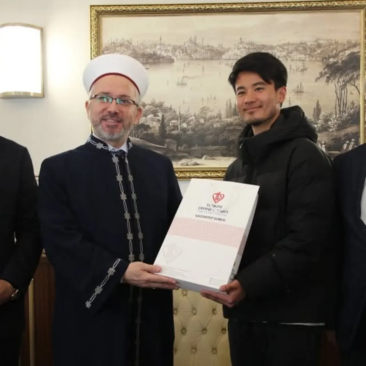 Japon Turistin Hayatı Değişti: Gaziantep'te Bisikleti Bozuldu, Camide İslam'ı Seçti Japon Turistin Hayatı Değişti: Gaziantep'te Bisikleti Bozuldu, Camide İslam'ı Seçti