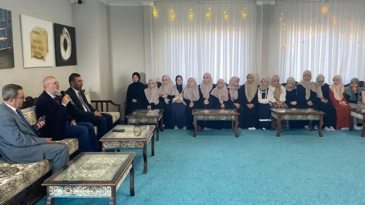 Balıkesir'deki Hafızlık Kursu'na Üst Düzey Ziyaret Balıkesir'deki Hafızlık Kursu'na Üst Düzey Ziyaret
