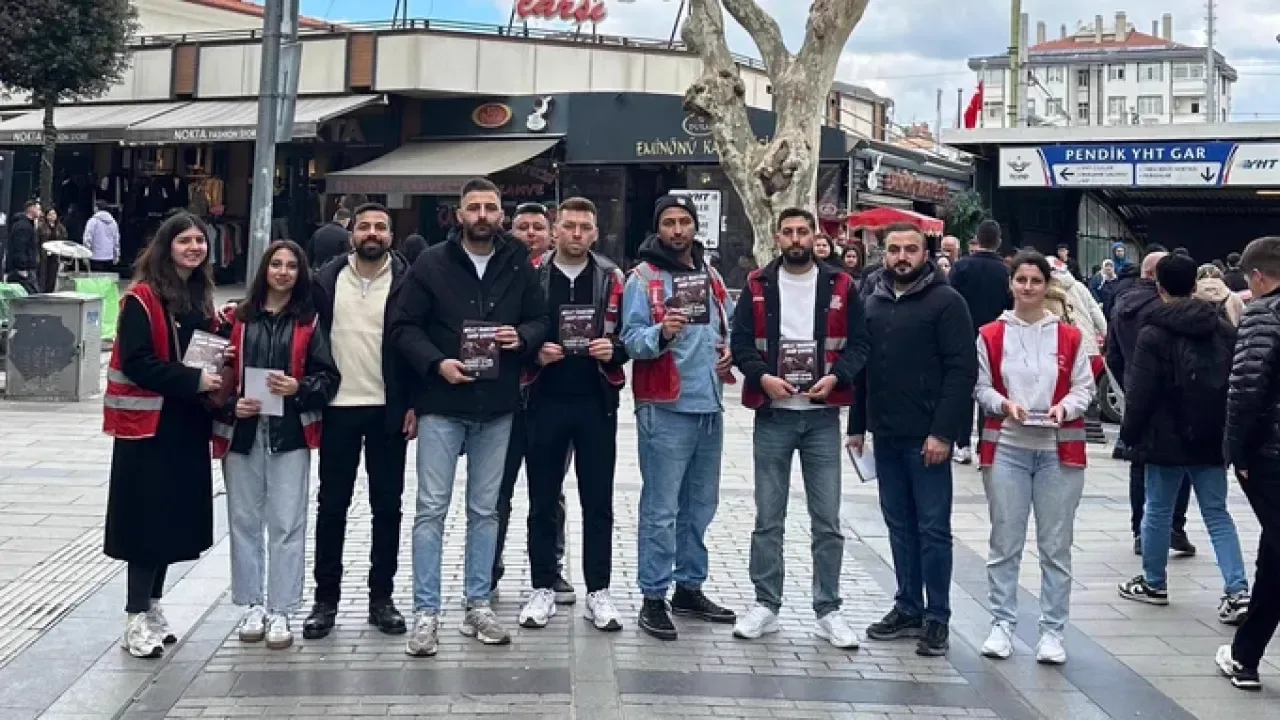 CHP Pendik Gençlik Kolları, YHT Çıkışında Miting Daveti Dağıttı CHP Pendik Gençlik Kolları, YHT Çıkışında Miting Daveti Dağıttı