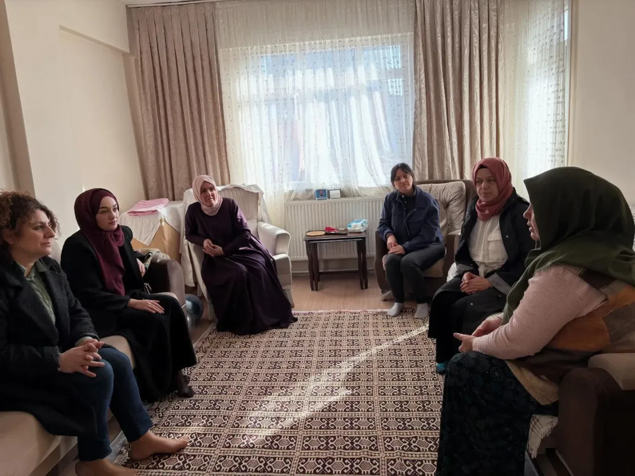 Bahçelievler'de AK Parti Kadın Kollarından Ramazan Ziyaretleri: Gönüllere Dokunuyoruz Bahçelievler'de AK Parti Kadın Kollarından Ramazan Ziyaretleri: Gönüllere Dokunuyoruz