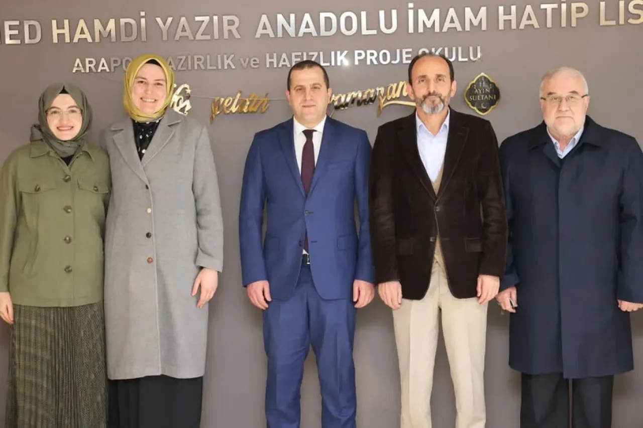 AK Partili Vekil Zeynep Yıldız, Akyurt'ta Hafız Öğrencilerle İftarda Buluştu AK Partili Vekil Zeynep Yıldız, Akyurt'ta Hafız Öğrencilerle İftarda Buluştu