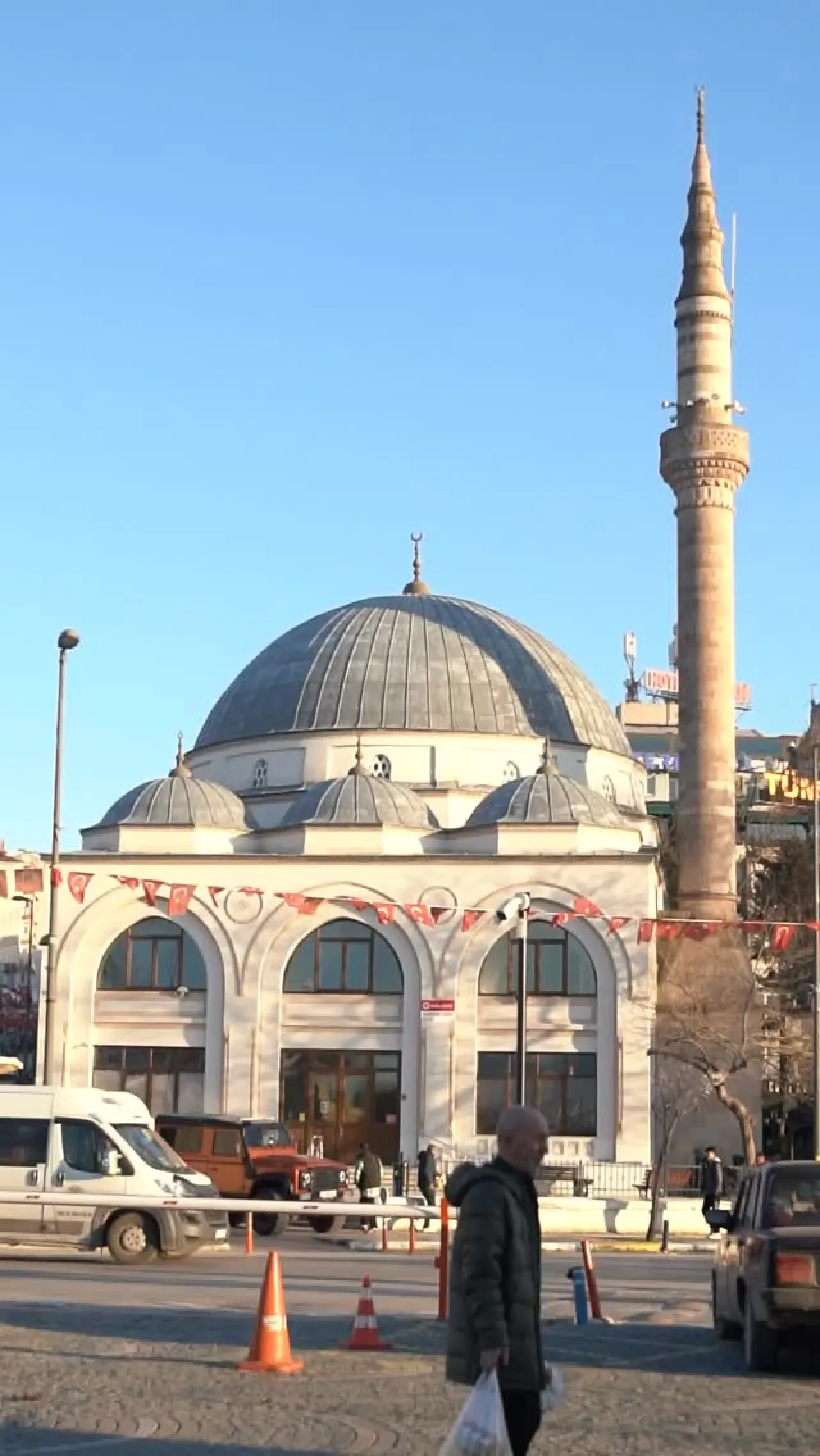 Bandırma'da Ramazan Coşkusu: İftar Çadırında Buluşma ve Kültür Şöleni Bandırma'da Ramazan Coşkusu: İftar Çadırında Buluşma ve Kültür Şöleni