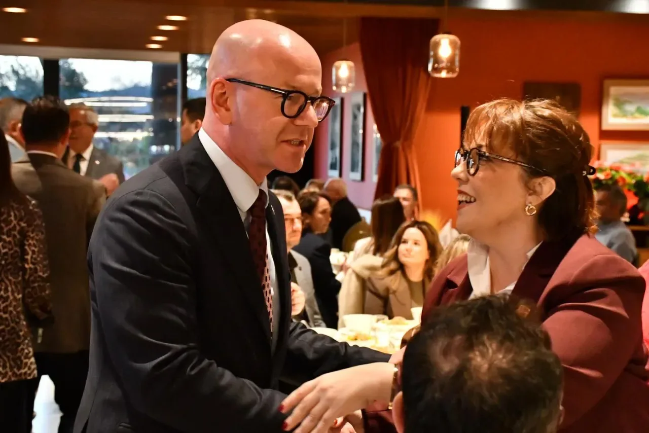 CHP'li Sarı, Bandırma ve Erdek'te İş Dünyası ile Ramazan Buluşmalarında Buluştu CHP'li Sarı, Bandırma ve Erdek'te İş Dünyası ile Ramazan Buluşmalarında Buluştu