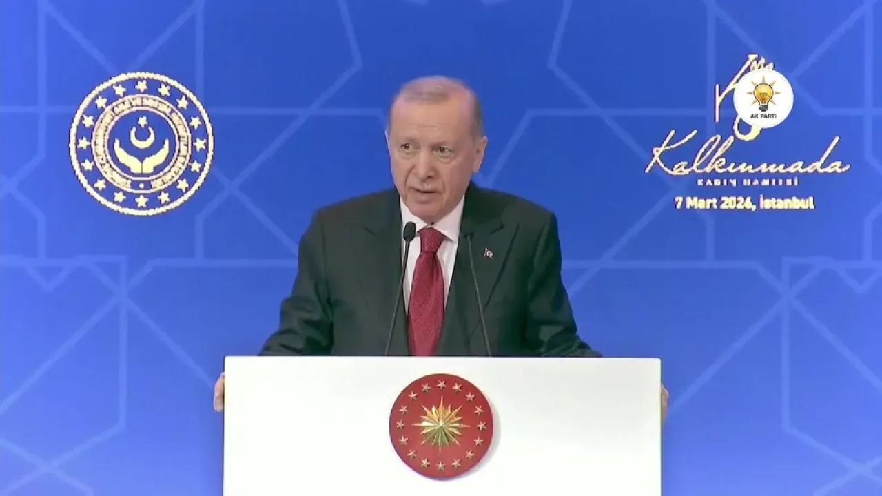 Erdoğan: "Kadın, Erkeğin Yanı Başındadır, Omuz Omuzadır" Erdoğan: "Kadın, Erkeğin Yanı Başındadır, Omuz Omuzadır"