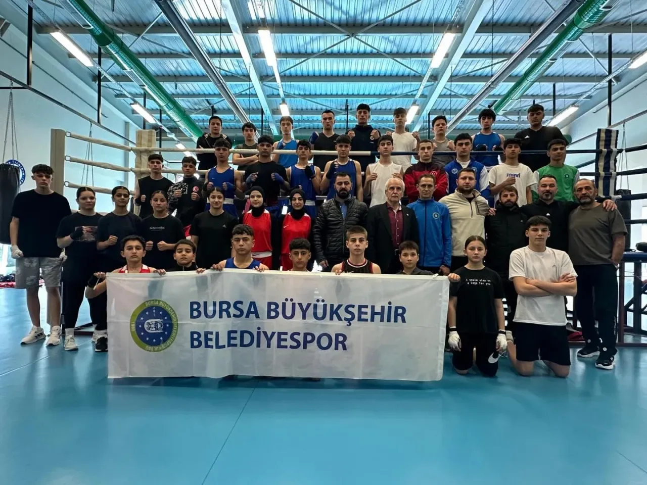 Bursa Büyükşehir Belediyespor'dan Şampiyonaya Hazırlık Hamlesi Bursa Büyükşehir Belediyespor'dan Şampiyonaya Hazırlık Hamlesi