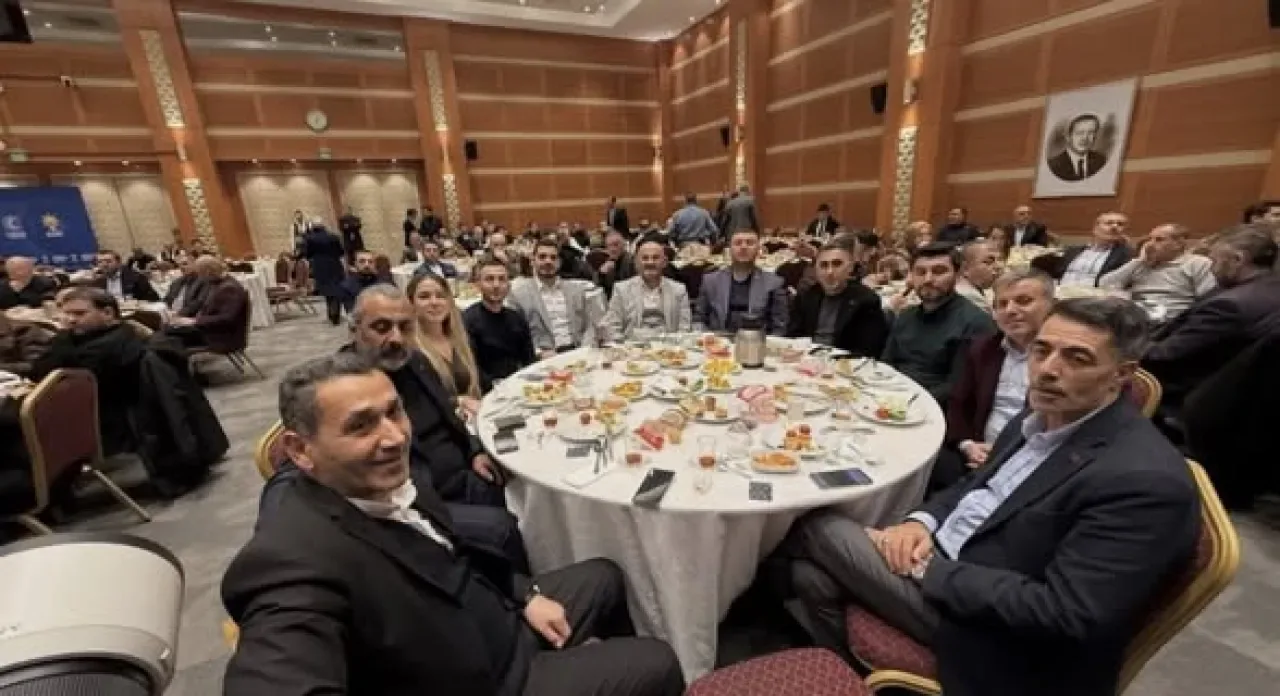 AK Parti Arnavutköy'de Sahurda Birlik ve Beraberlik Vurgusu AK Parti Arnavutköy'de Sahurda Birlik ve Beraberlik Vurgusu