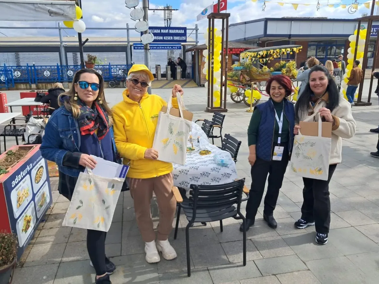 Adalar Mimoza Festivali'nin İkinci Gününde Dayanışma ve Renkli Etkinlikler Adalar Mimoza Festivali'nin İkinci Gününde Dayanışma ve Renkli Etkinlikler