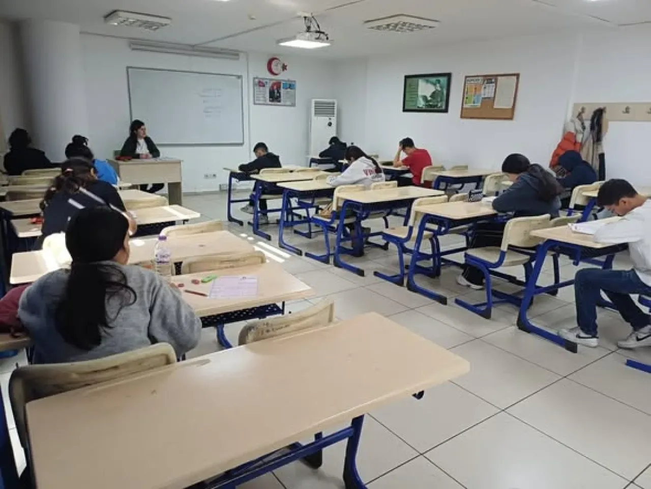 Antalya'da LGS Heyecanı: Muratpaşa Belediyesi Öğrencileri Sınava Hazırlıyor Antalya'da LGS Heyecanı: Muratpaşa Belediyesi Öğrencileri Sınava Hazırlıyor