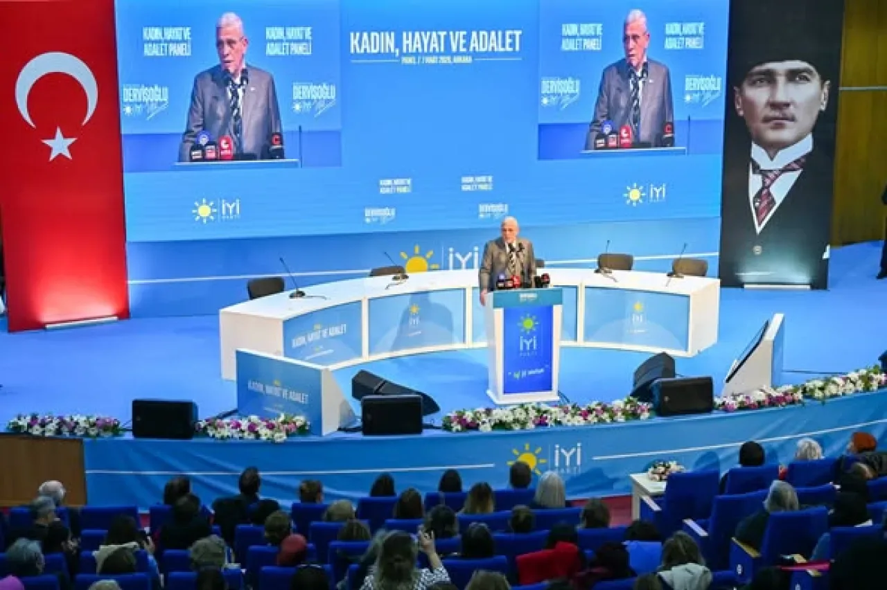 İYİ Parti'den Kadının Statüsünü Güçlendirme Paneli: Dervişoğlu, Bursa'da Konuştu İYİ Parti'den Kadının Statüsünü Güçlendirme Paneli: Dervişoğlu, Bursa'da Konuştu
