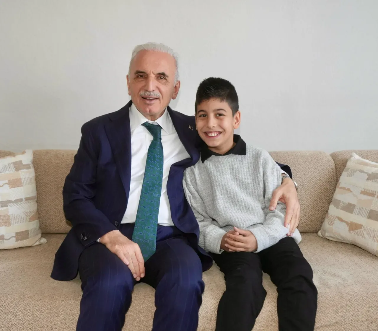 Ümraniye Belediye Başkanı'ndan Otizm Mücadelesine Övgü: "Asla Vazgeçmeyen Anne" Ümraniye Belediye Başkanı'ndan Otizm Mücadelesine Övgü: "Asla Vazgeçmeyen Anne"