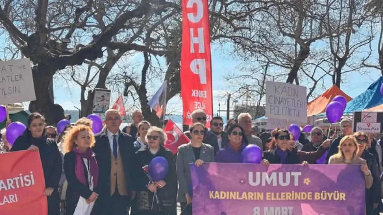Erdek'te 8 Mart Ruhu: Eşitlik, Emek ve Özgürlük İçin Yüründü Erdek'te 8 Mart Ruhu: Eşitlik, Emek ve Özgürlük İçin Yüründü