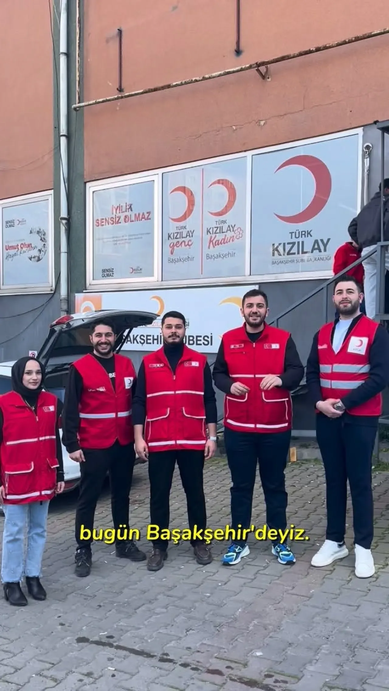 Genç Kızılay İstanbul, Ramazan Bereketini Başakşehir'de Kapı Kapı Dağıtıyor Genç Kızılay İstanbul, Ramazan Bereketini Başakşehir'de Kapı Kapı Dağıtıyor