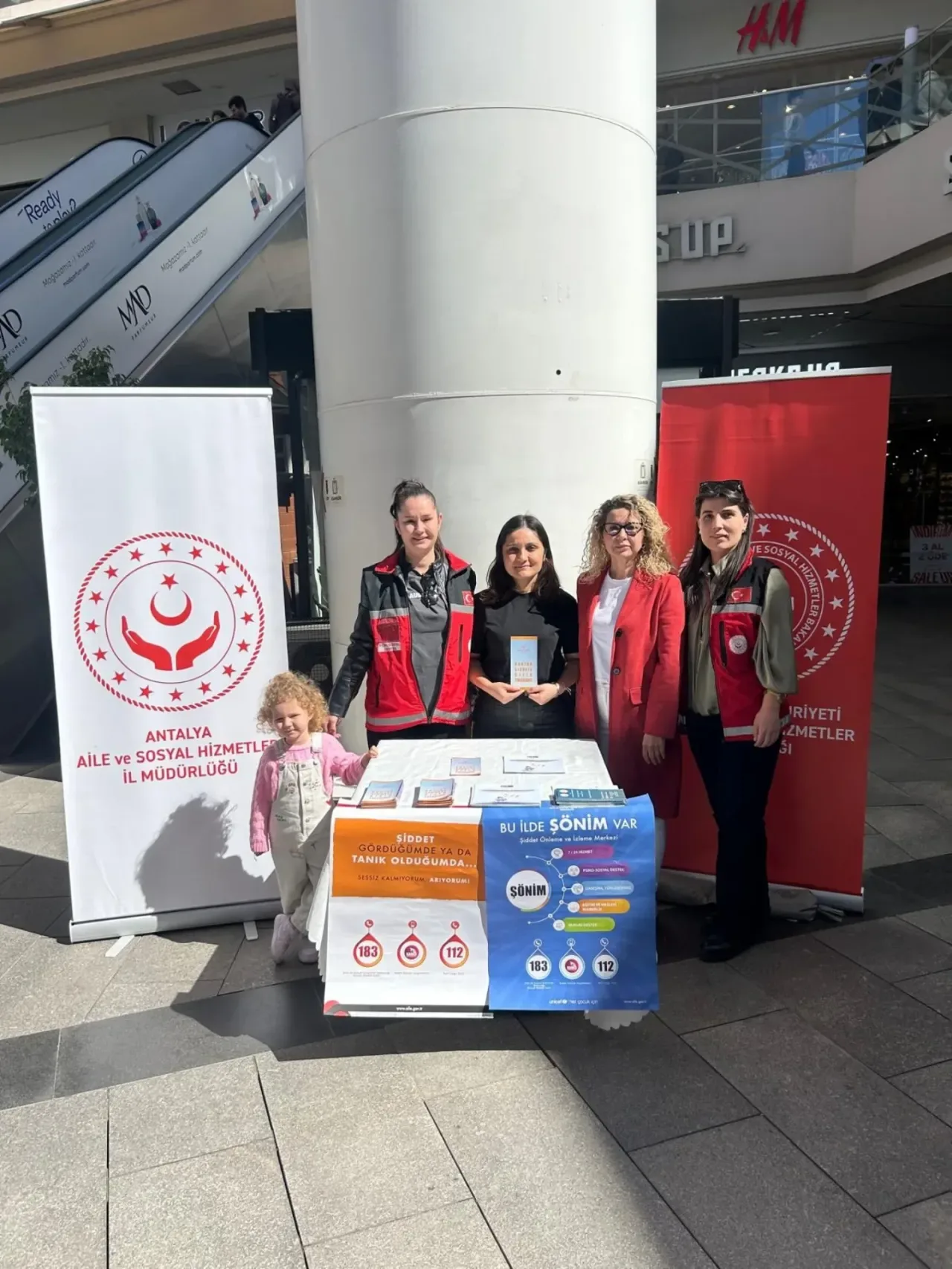 Antalya'da 8 Mart Ruhu: Kadınlara Yönelik Devlet Hizmetleri Tanıtıldı Antalya'da 8 Mart Ruhu: Kadınlara Yönelik Devlet Hizmetleri Tanıtıldı