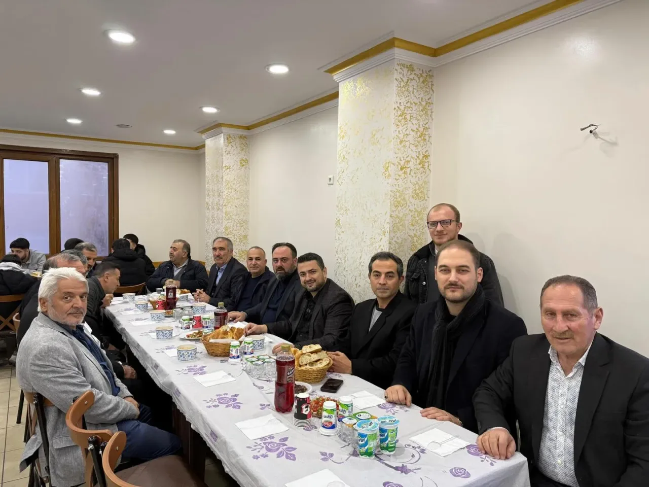 AK Parti Bahçelievler'de Bayburtlu Hemşehrilerle İftar Buluşması AK Parti Bahçelievler'de Bayburtlu Hemşehrilerle İftar Buluşması