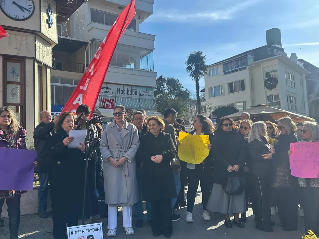 CHP Adalar Kadın Kolu'ndan 8 Mart Mesajı: "Mücadelemiz Sürüyor" CHP Adalar Kadın Kolu'ndan 8 Mart Mesajı: "Mücadelemiz Sürüyor"